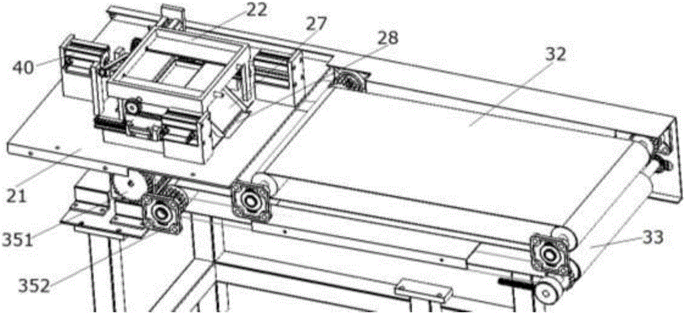 Cloth folding device and method