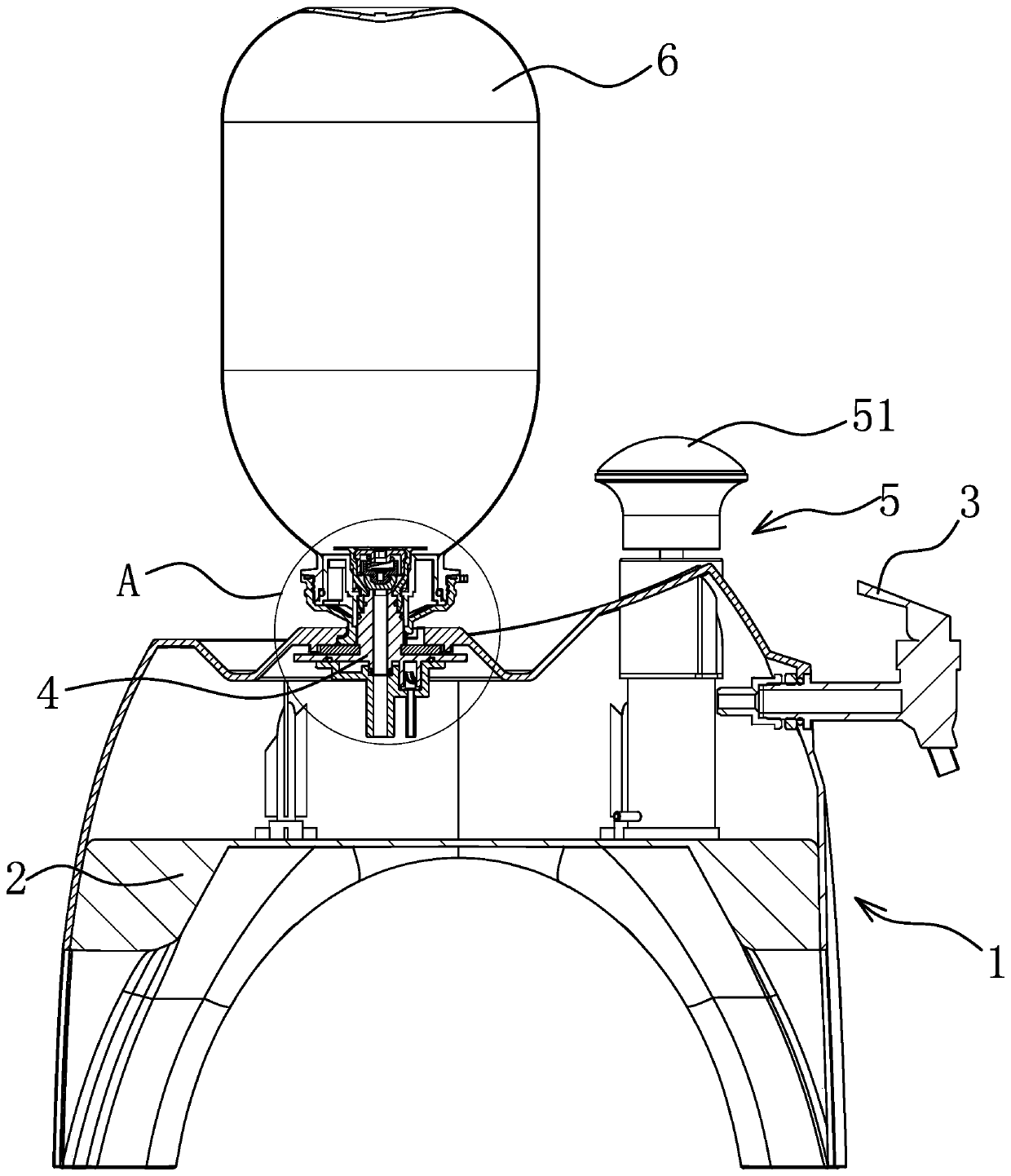 Beer distributing device