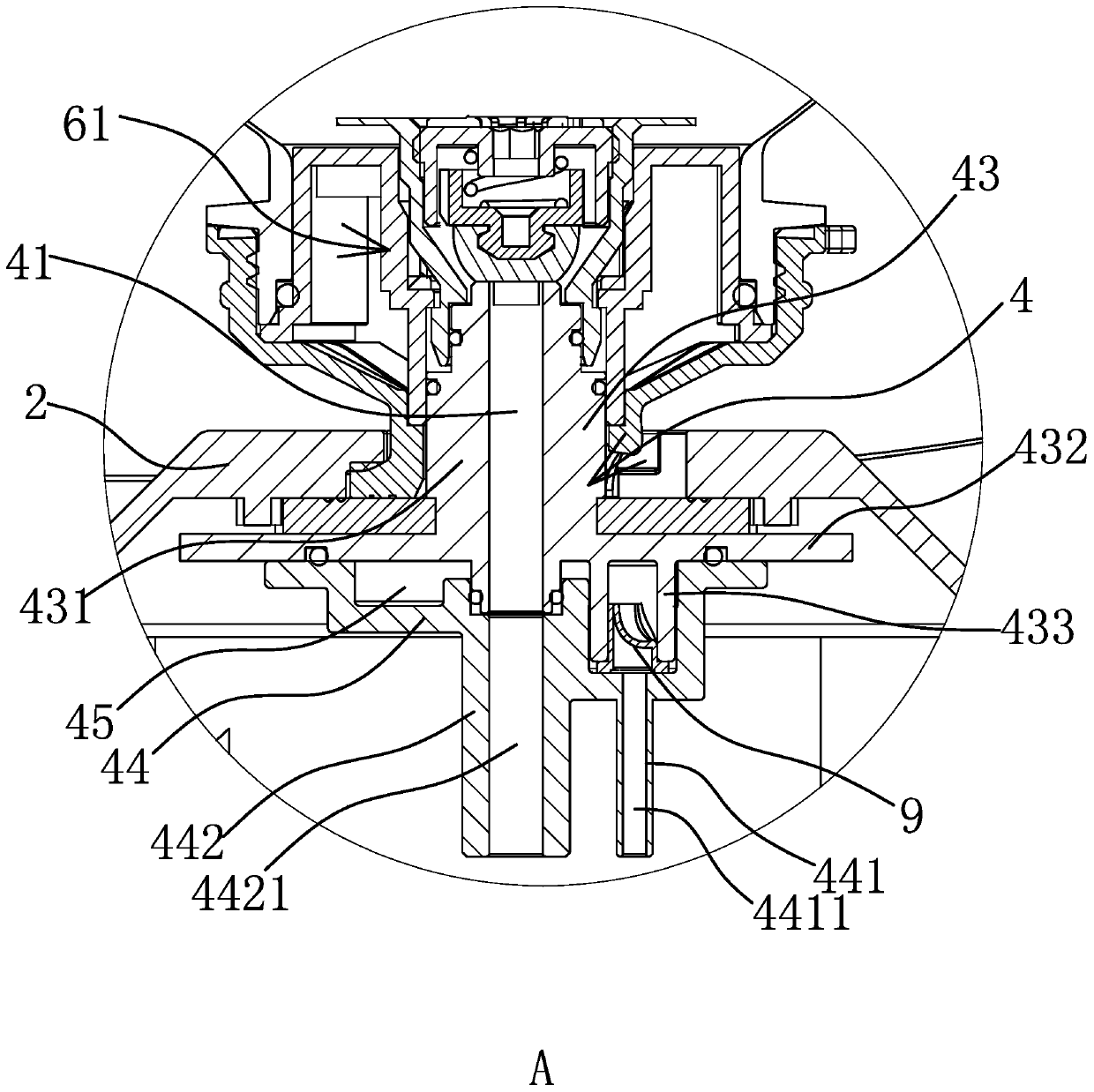 Beer distributing device