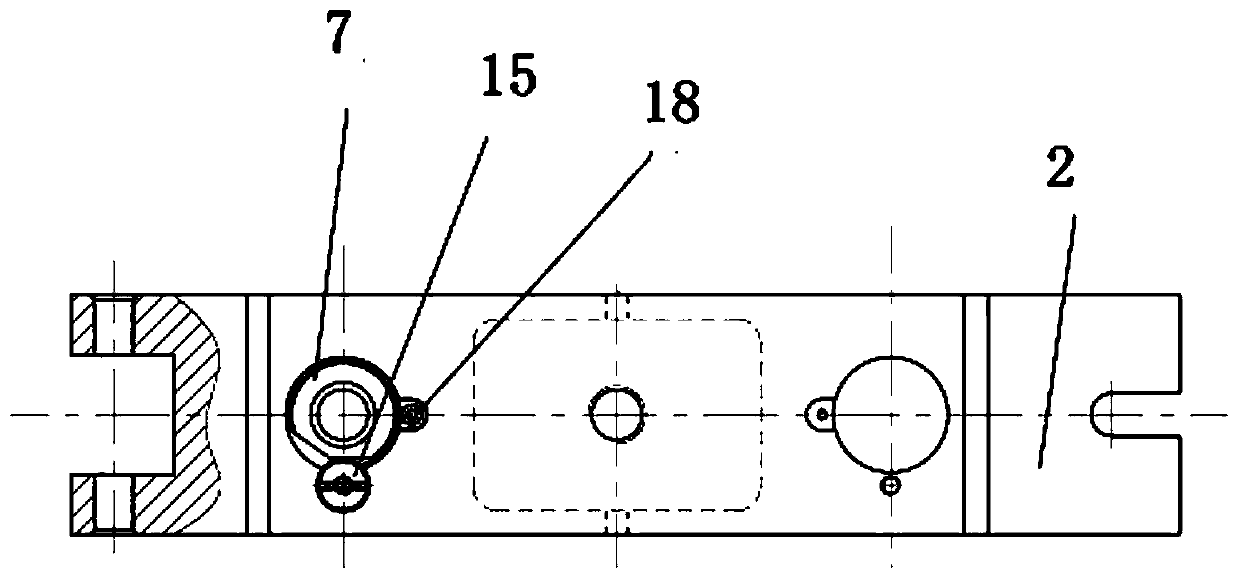 Arc plate stepped hole machining device and machining method