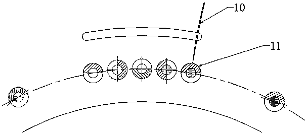 Laser perforating device with wide scanning focus