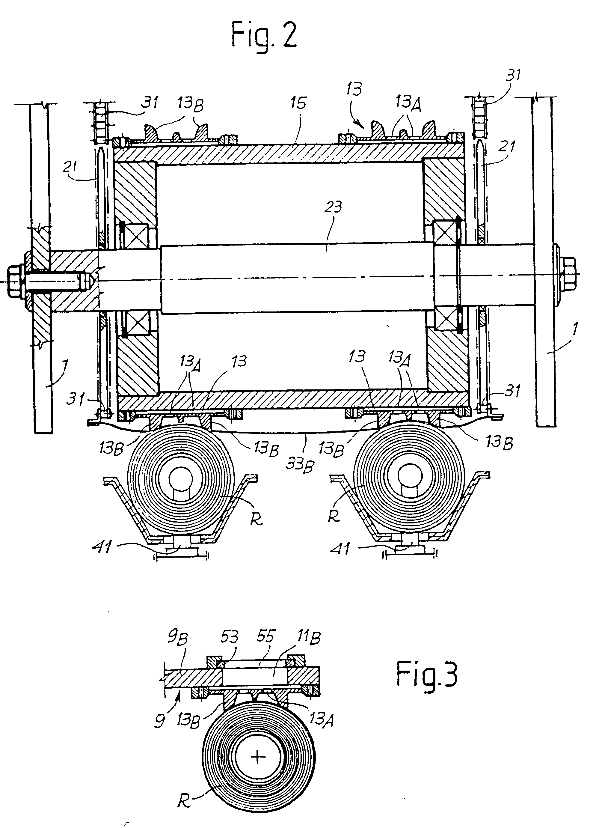 Device for eliminating the front and end trimmings from series of rolls and for sorting the rolls