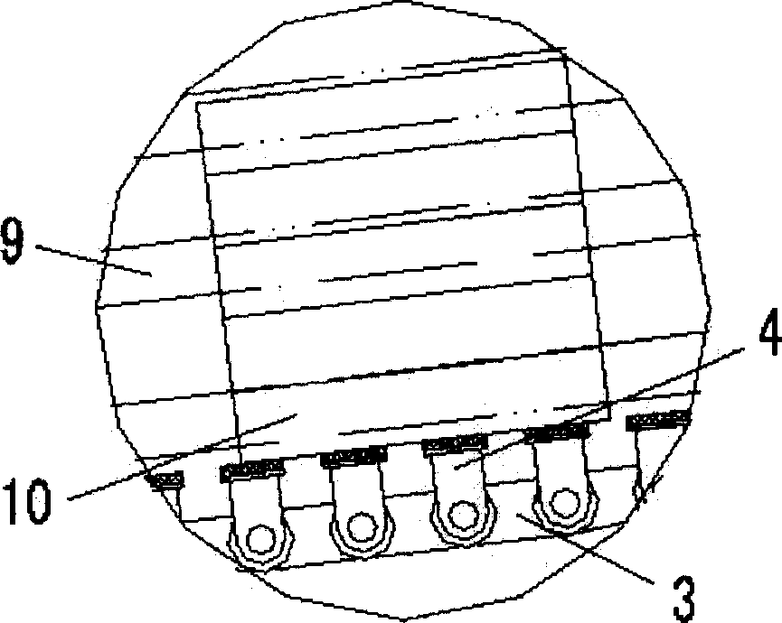 Method of carrying cigarette assisted by slight friction force and apparatus thereof