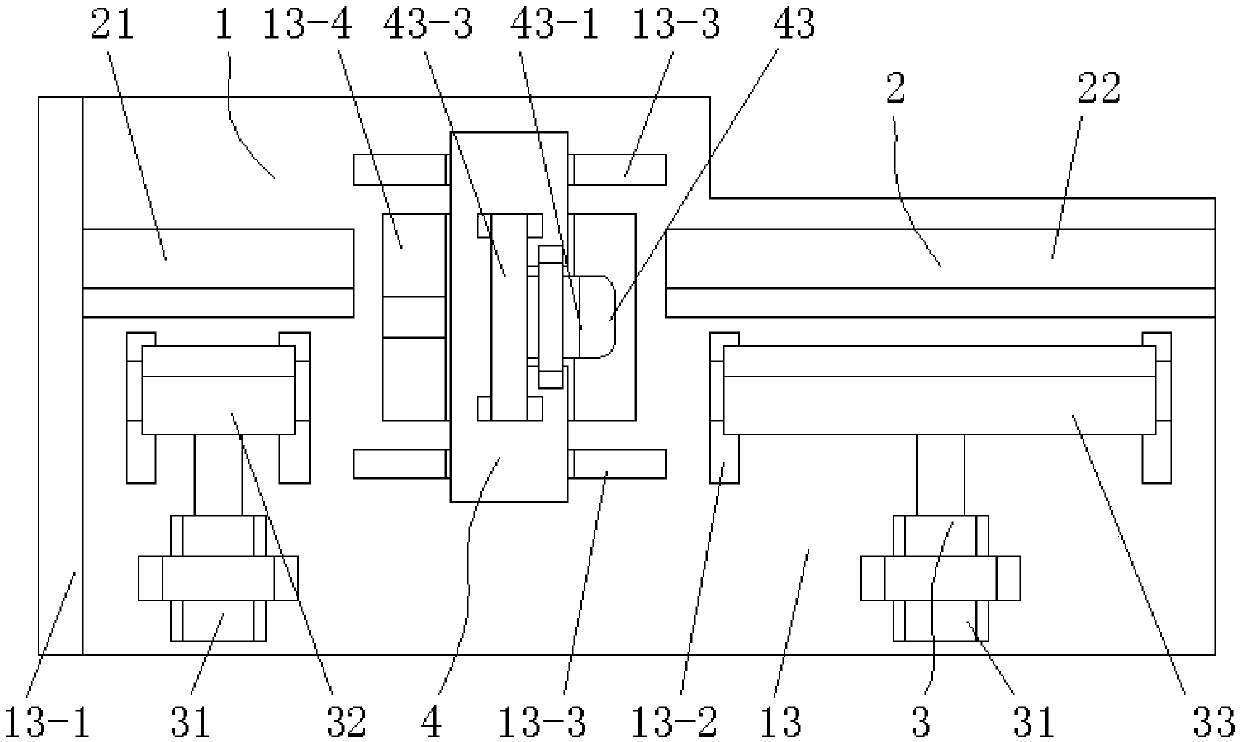 Fixed-distance automatic cutting device of metal corrugated pipe