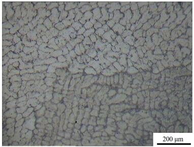 A kind of low-temperature lead-free solder and its gravity casting method