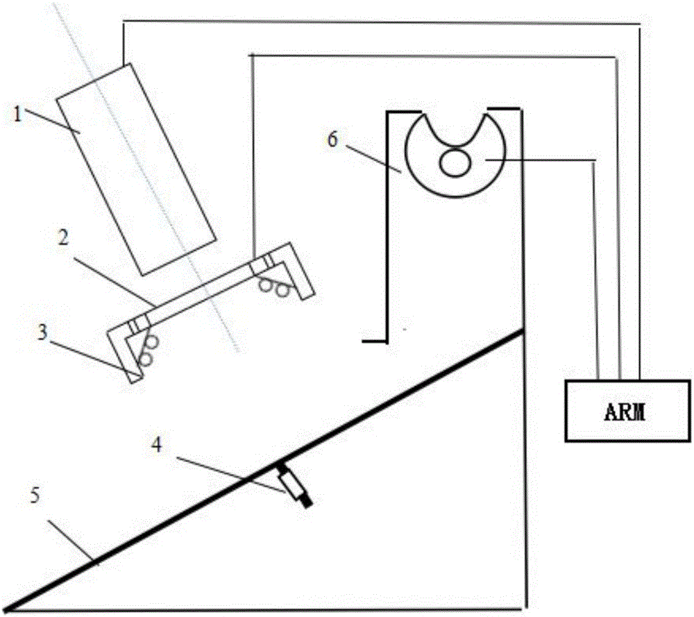 On-line monitoring system and method for crushing of cereals in grain tank of combine harvester