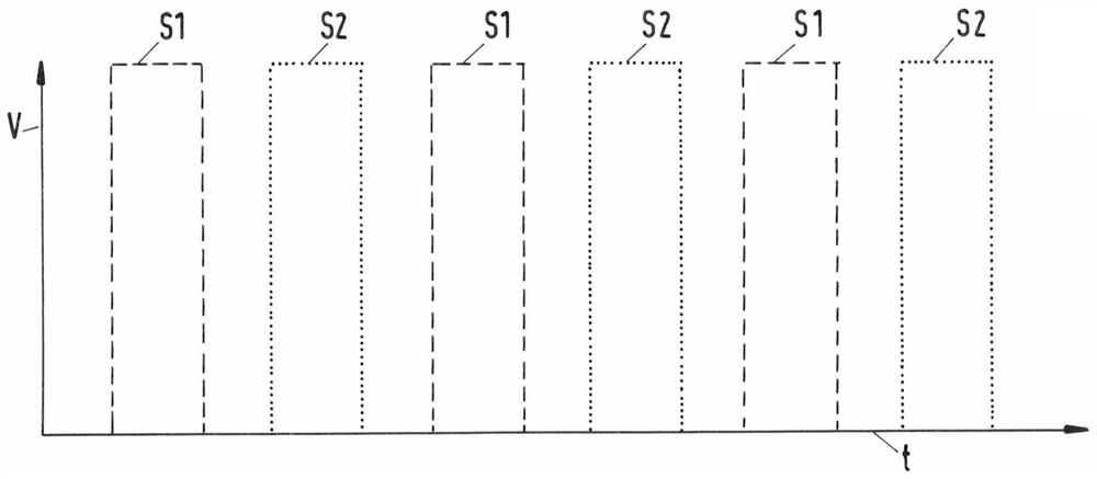 Large diesel engine, its lubricating device and its cylinder lubricating method