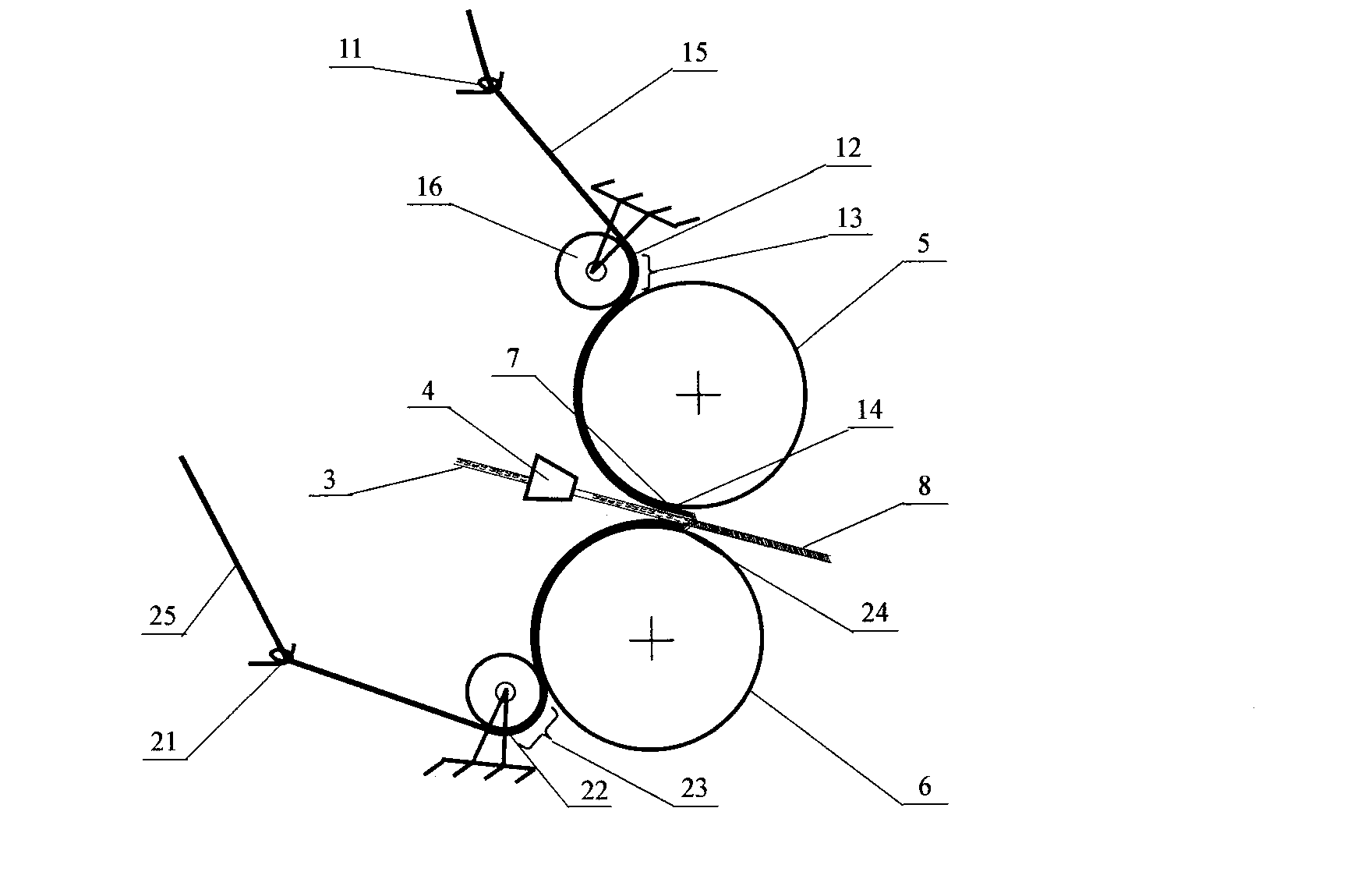 Top covering and bottom supporting type three-shafting composite yarn, spinning method and applications thereof