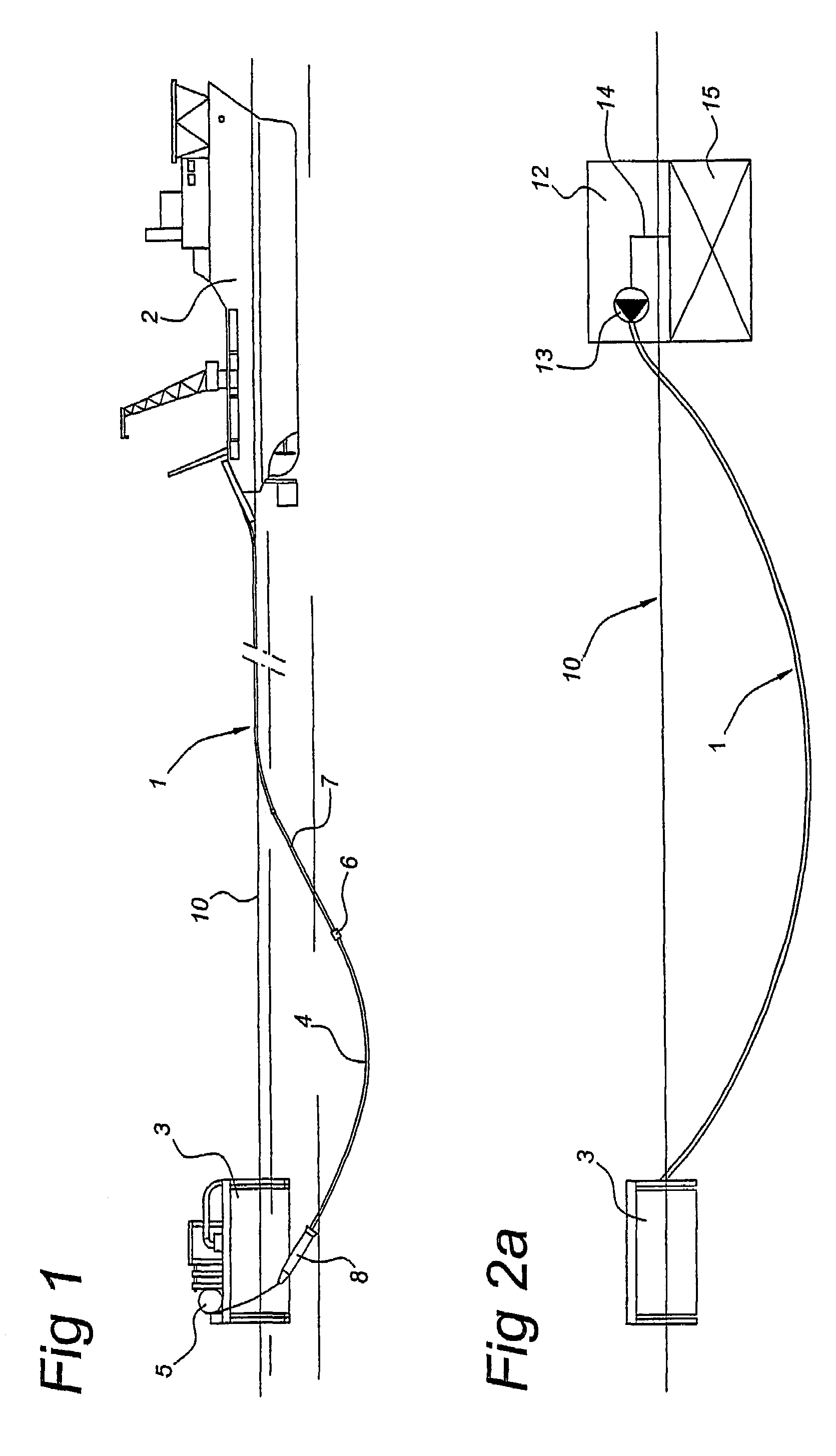 Method of supplying oil from a floating production structure to an offloading buoy via a thermally insulated flexible transfer duct