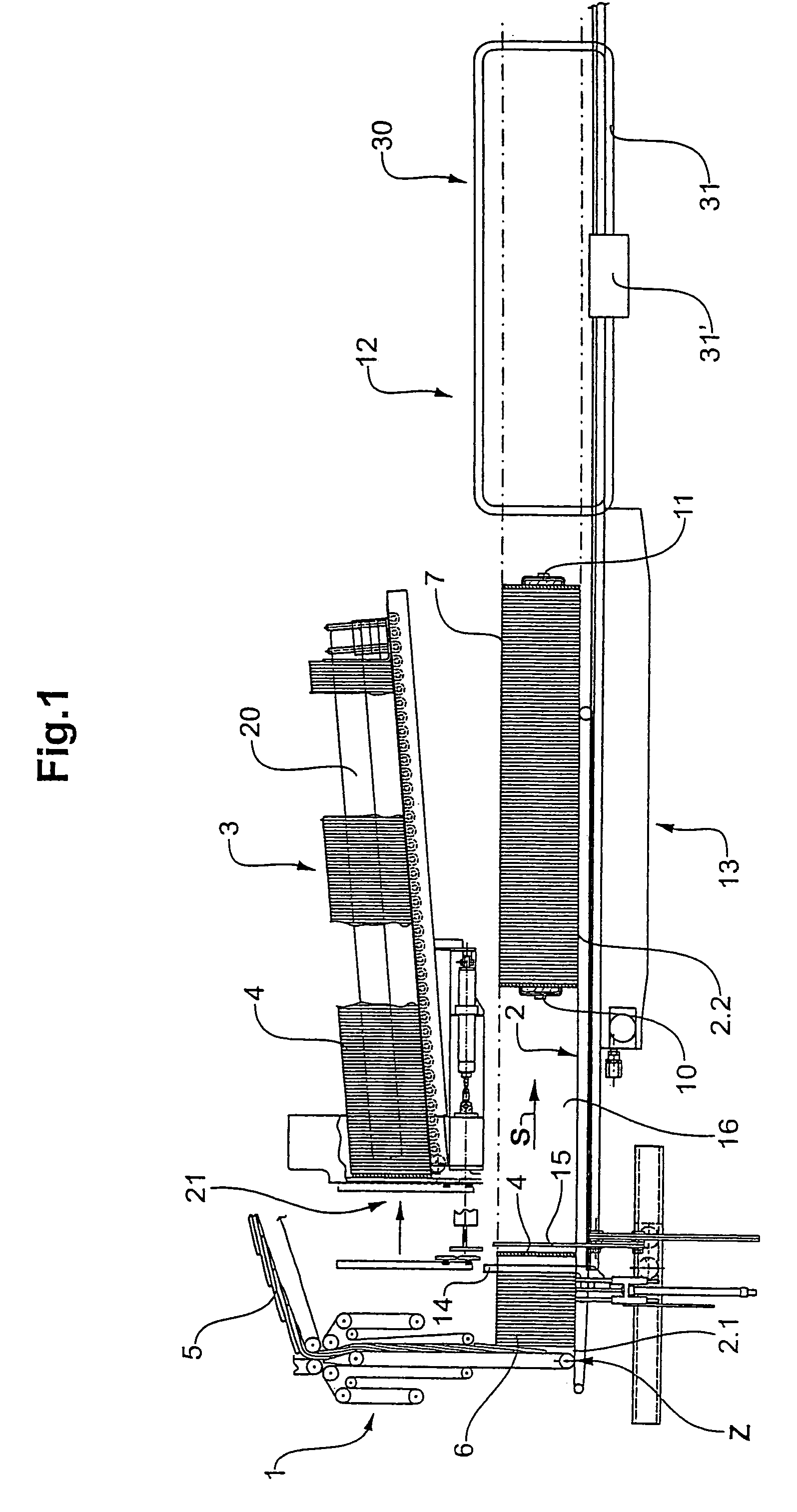 Method and device for forming horizontal stacks of printed products and securing said stacks with straps