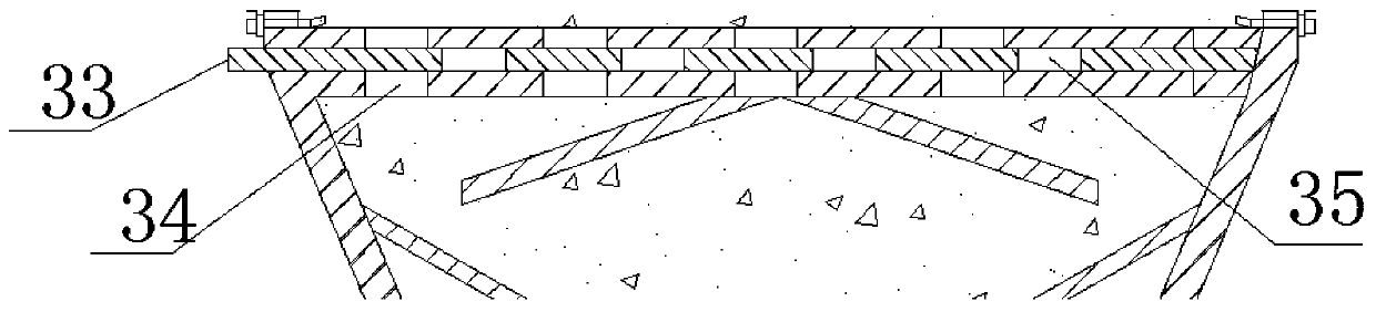 Temperature control type raw material grinding and crushing device for processing concentrated feed for aquatic products