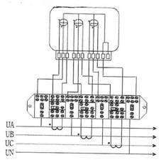 Low-voltage electric energy metering device utilizing optical fiber to transmit signal