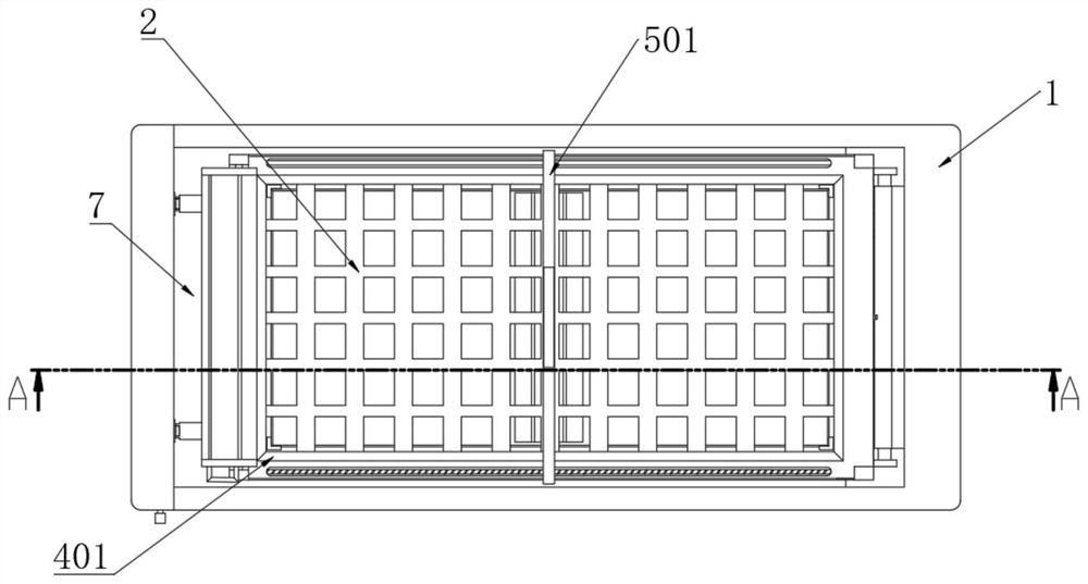 Fracturing flow-back fluid pretreatment device facilitating grating cleaning