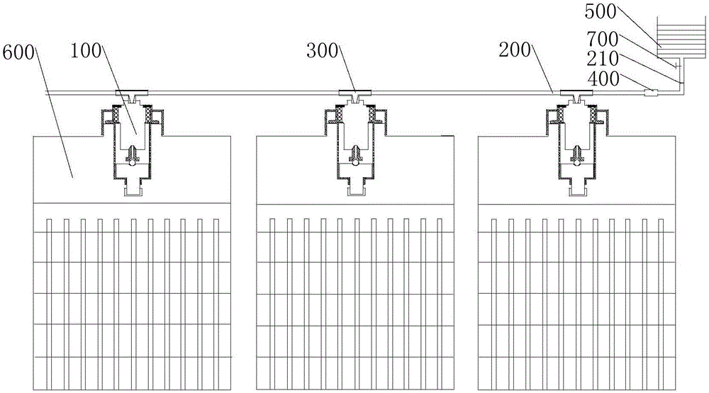 Automatic electrolyte supplementing assembly and storage battery pack electrolyte supplementing device