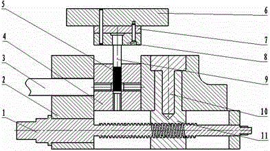 Method for preparing tungsten alloy nanomaterials by hot extrusion of cruciform equal channel die cavity