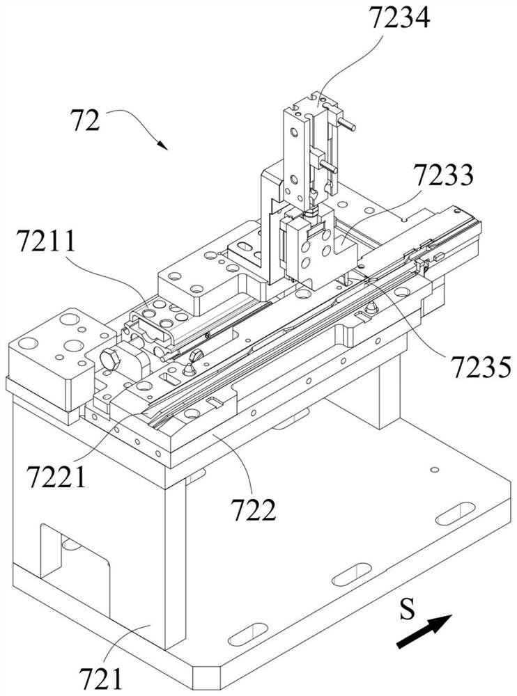 Toggling type cutting and feeding device