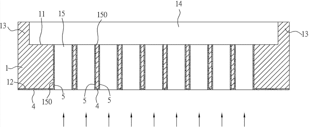 Shielding insulating body, shielding connector and manufacturing method for shielding connector