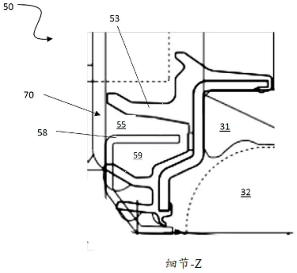 Labyrinth sealing device for improved drainage