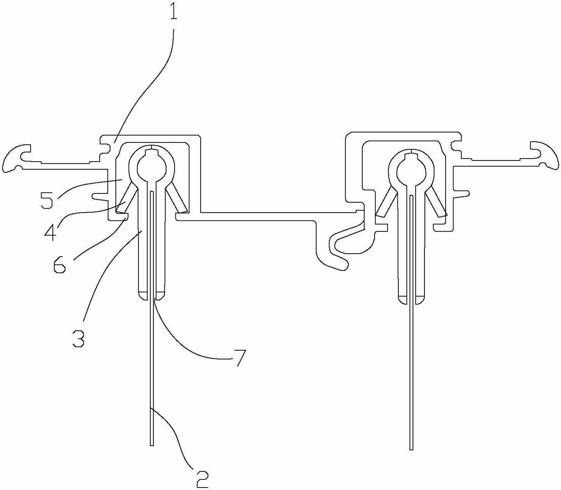 Suitcase lining fixing structure