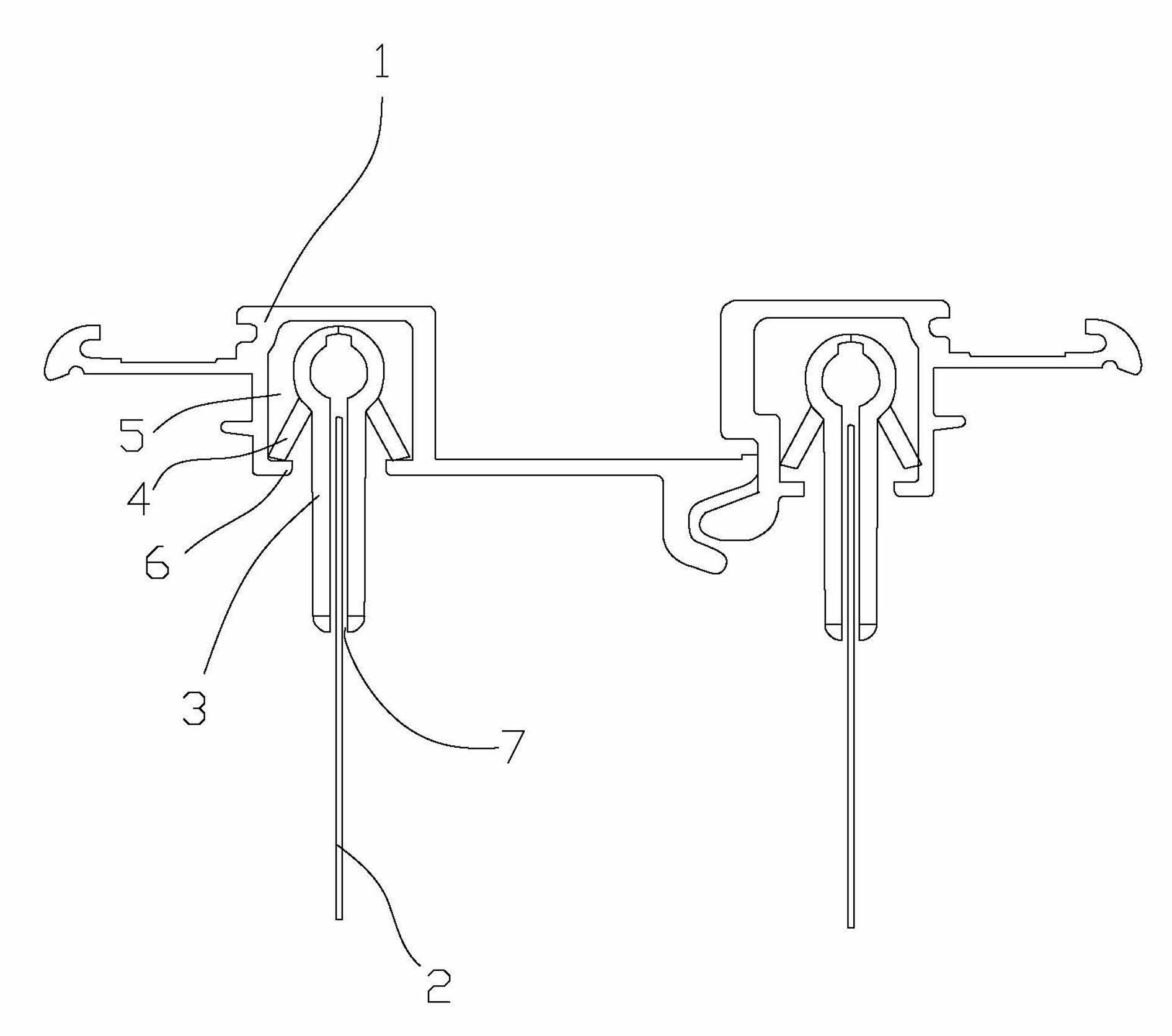 Suitcase lining fixing structure