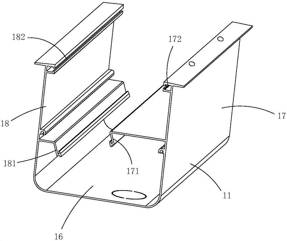 Table socket capable of inductively controlling opening of cover plate