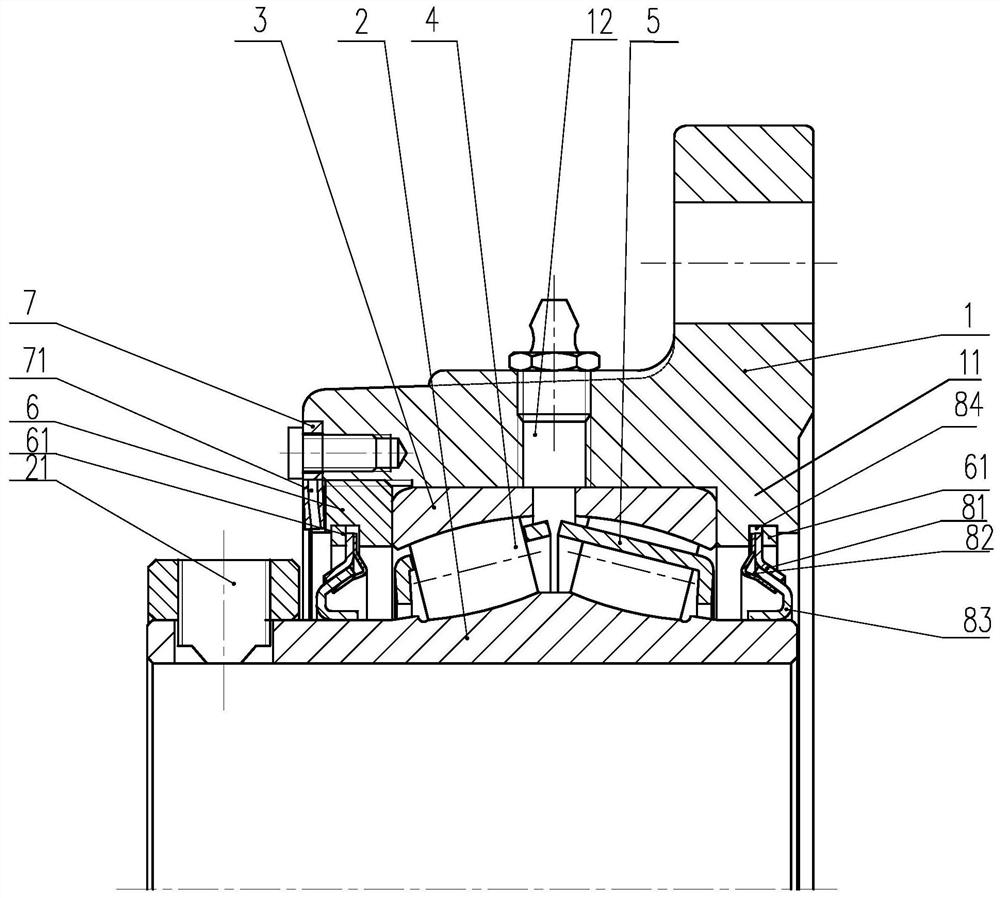 Self-aligning roller bearing capable of adjusting clearance