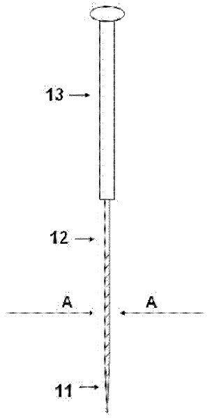 Minimally invasive blood glucose monitoring microneedle and preparation method thereof