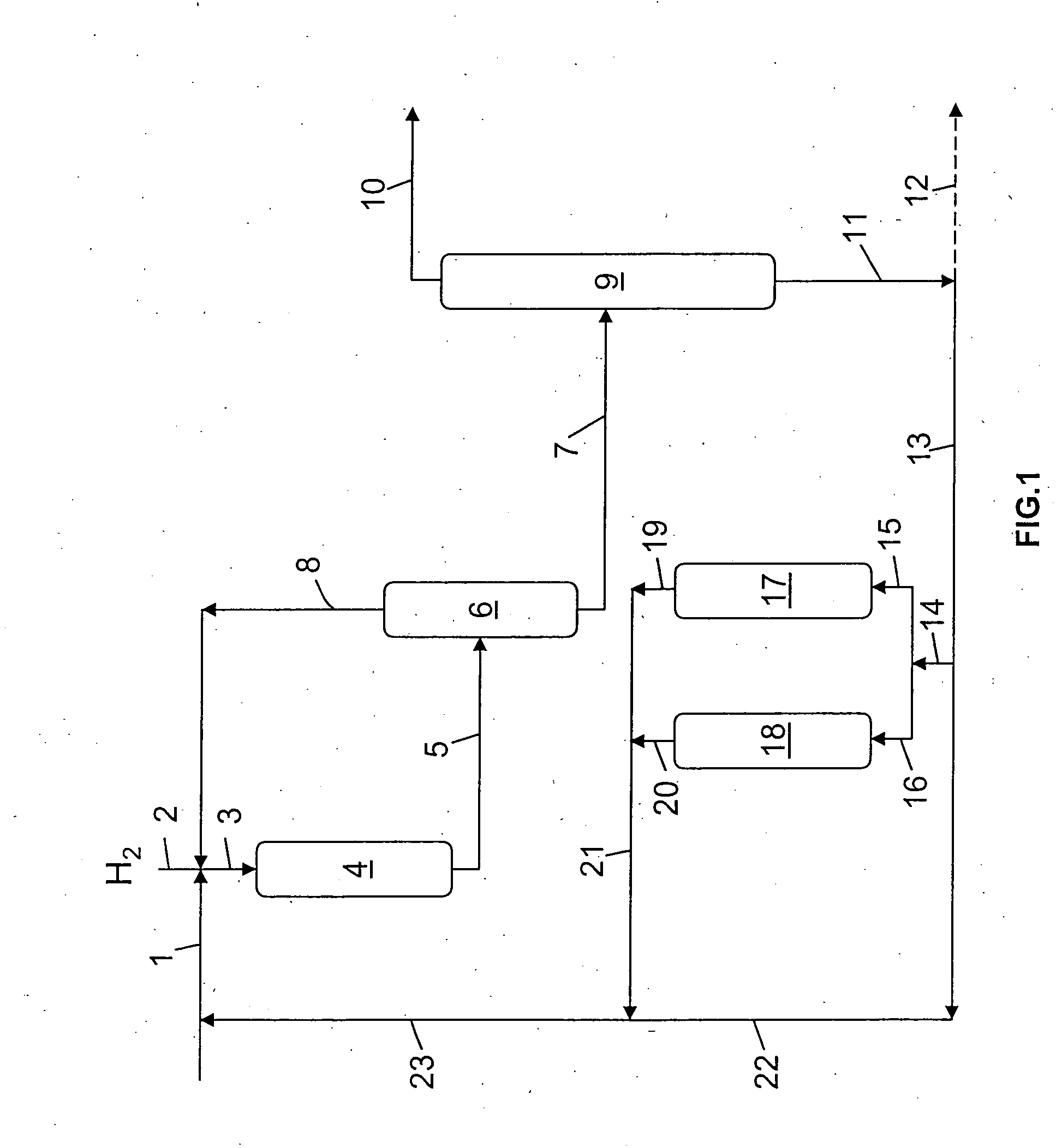 Hydrocracking process with recycle, comprising adsorption of polyaromatic compounds from the recycled fraction on an adsorbant based on silica-alumina with a controlled macropore content