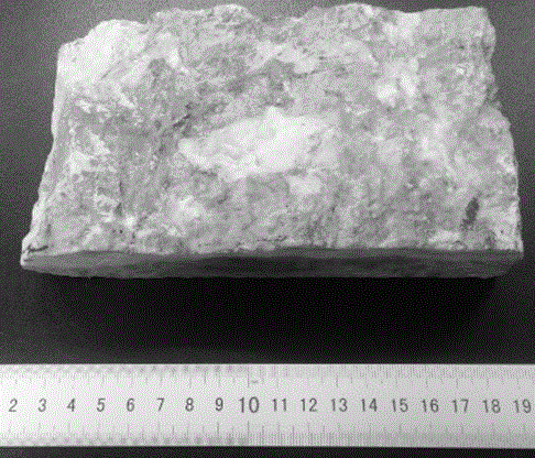 Production method of artificial experimental sample imitating natural crack rock sample