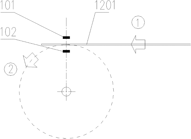 Strip medium strapping mechanism and strapping method