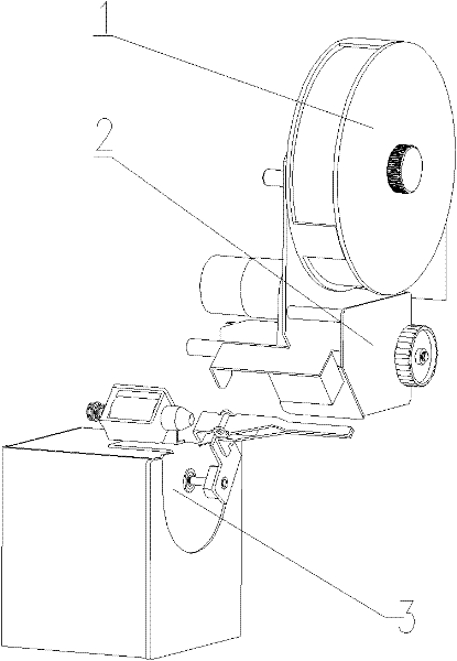 Strip medium strapping mechanism and strapping method