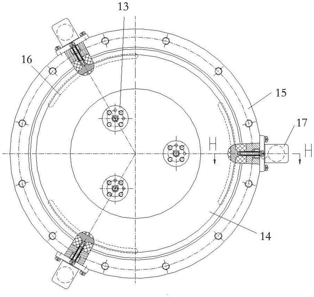 Three-phase common-box insulator assembly and GIS