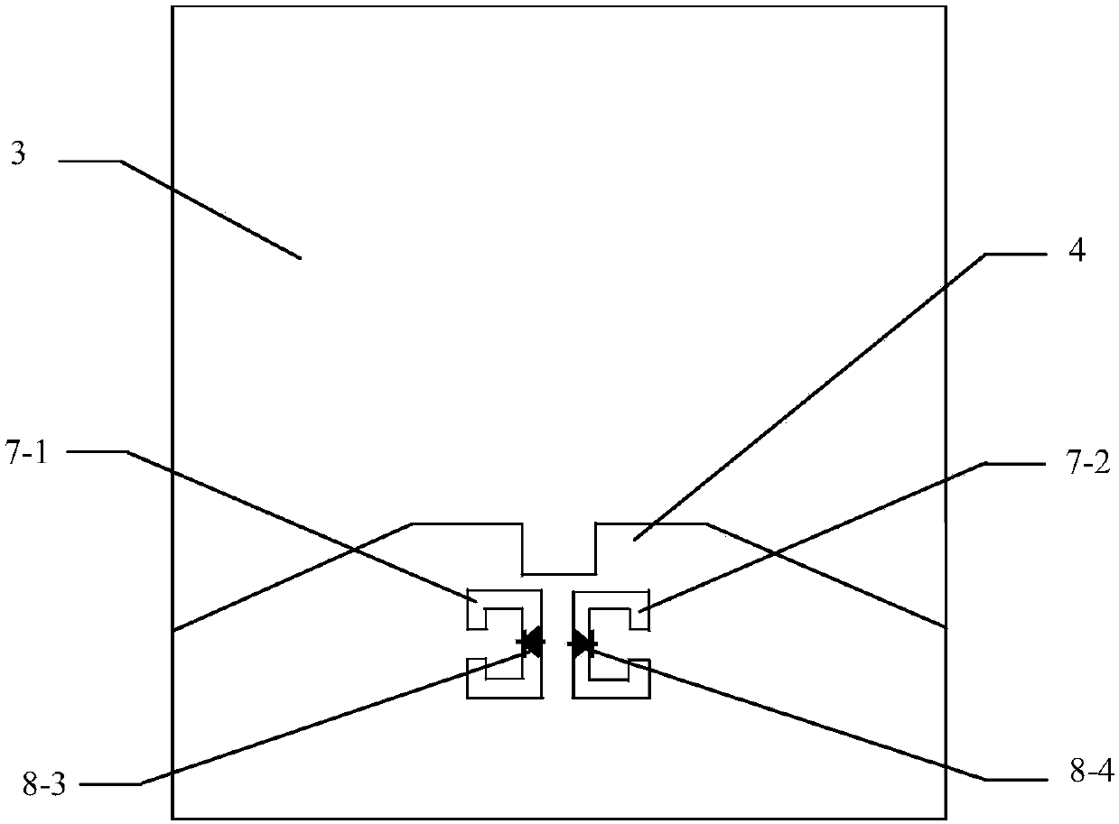 Trapped wave controllable ultra-wide-band antenna