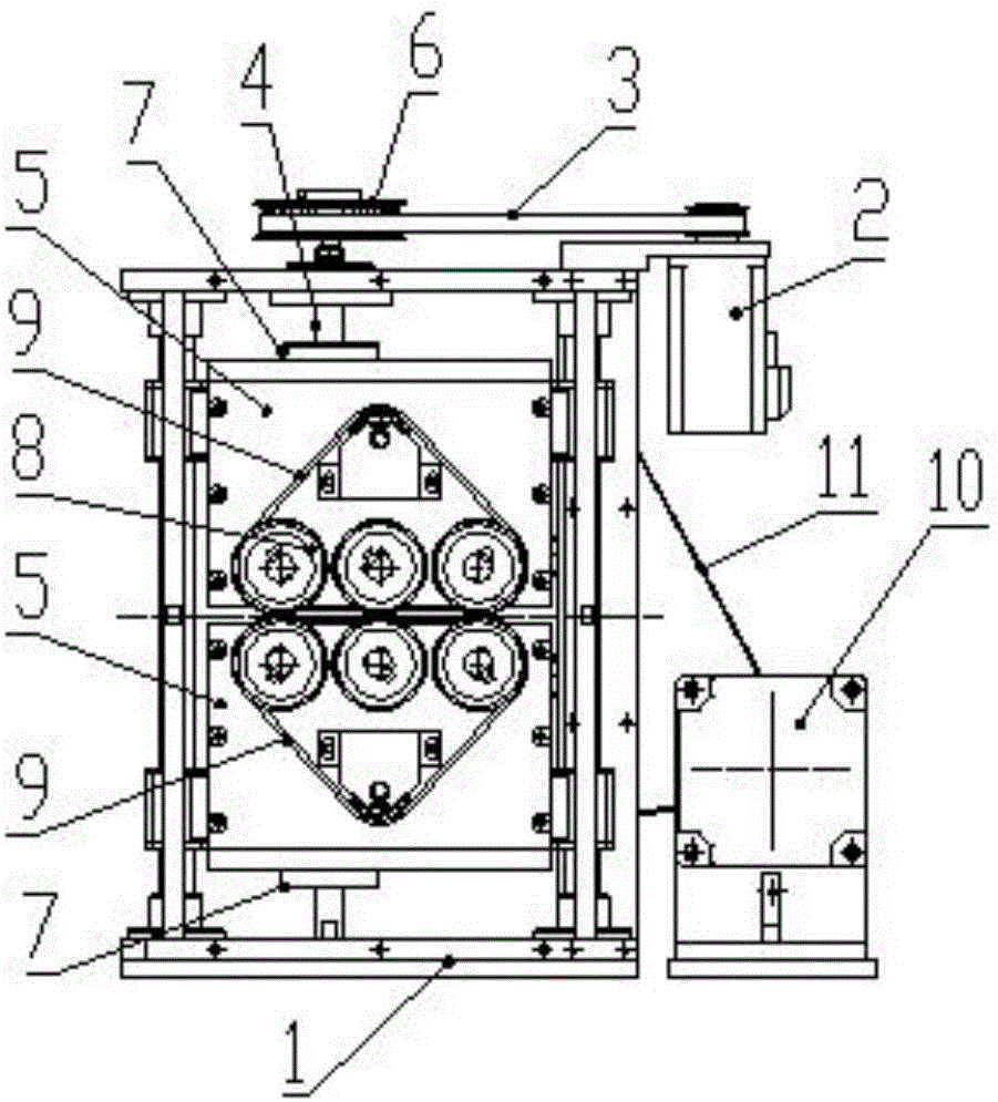 Wire stripping machine transmission mechanism with same power for multiple wheels and unchangeable center for different wire diameters