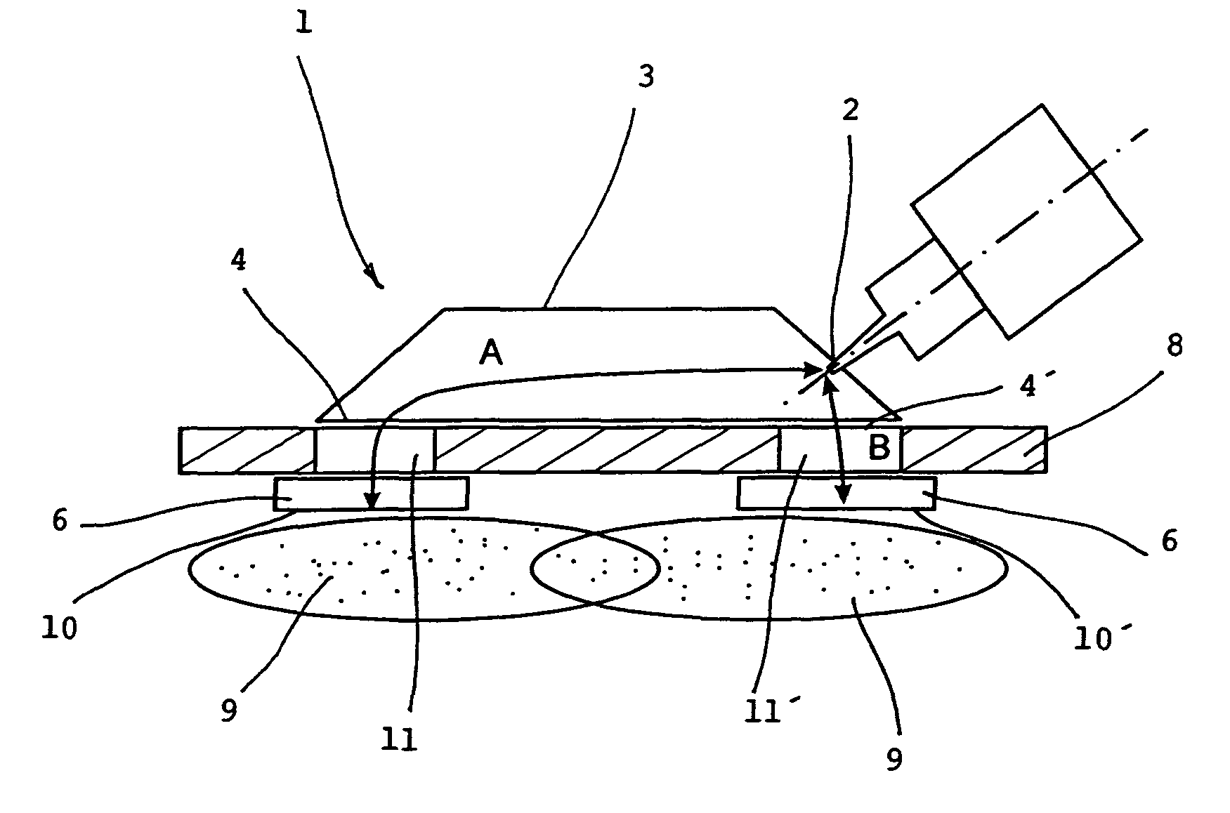 Applicator of microwave plasma generator and microwave plasma generator including this applicator