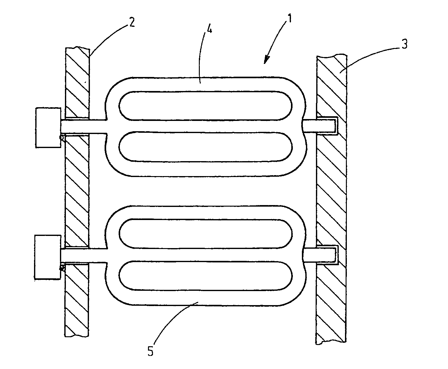 Radiant heating arrangement with distortion compensation