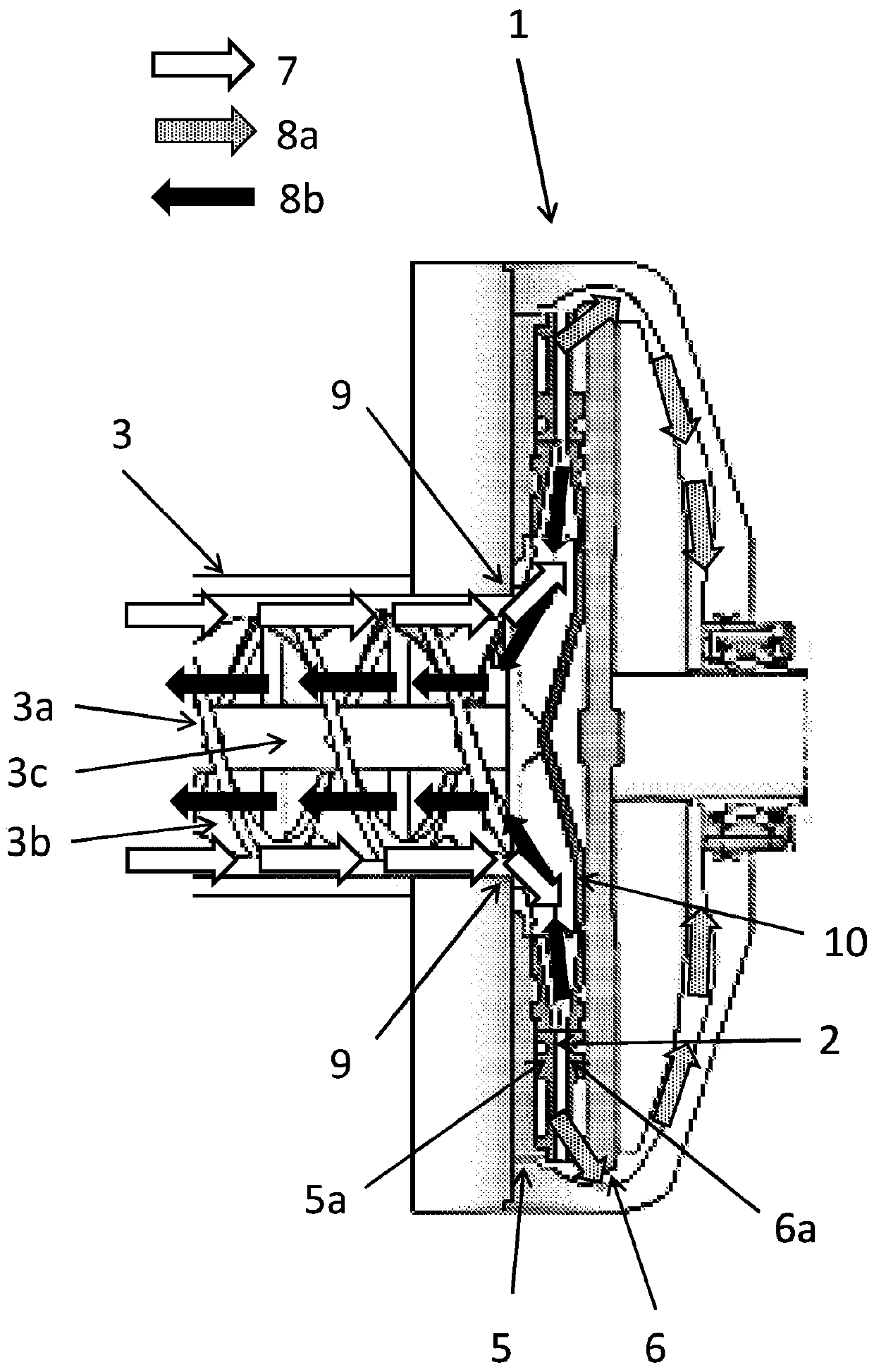 Steam evacuation in pulp or fiber refiner