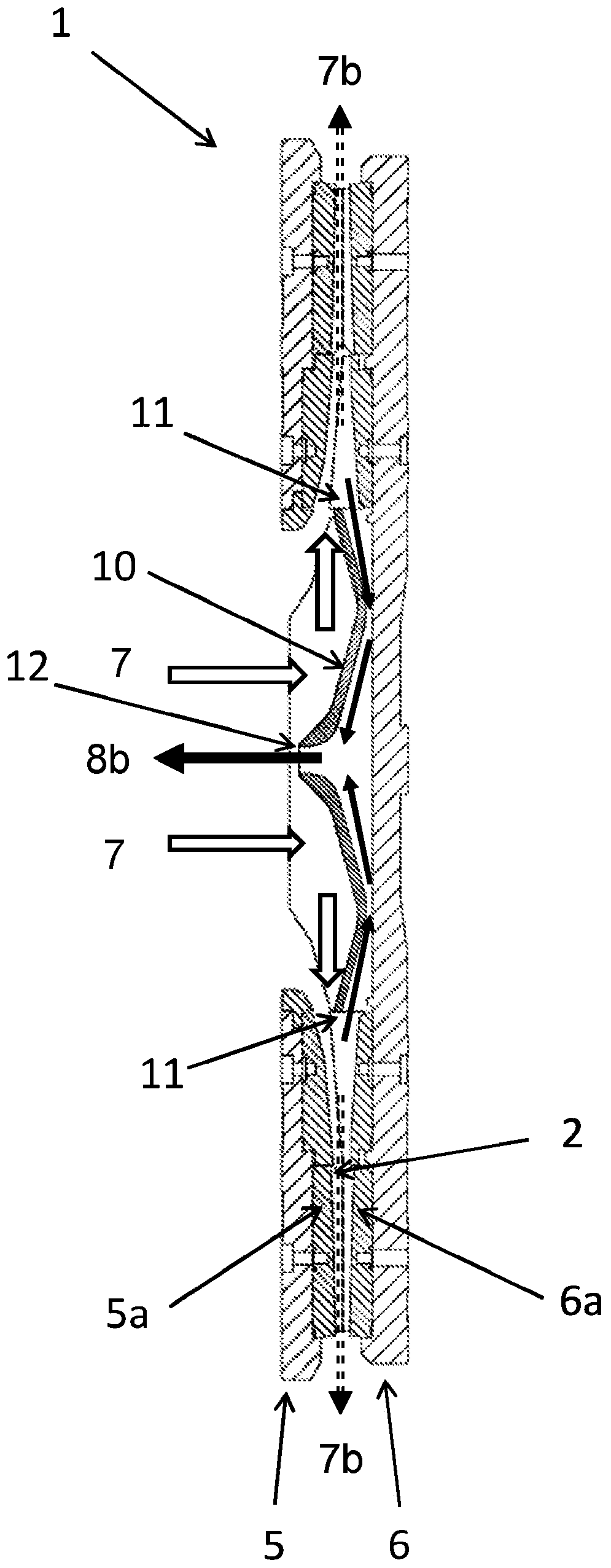 Steam evacuation in pulp or fiber refiner