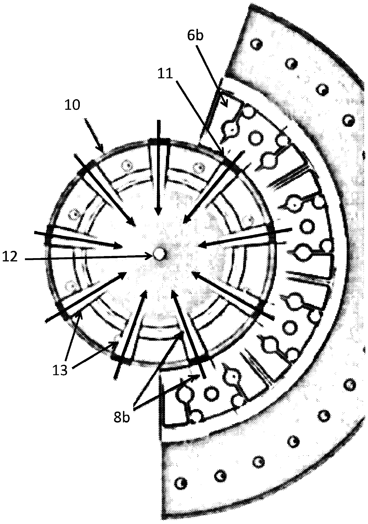 Steam evacuation in pulp or fiber refiner