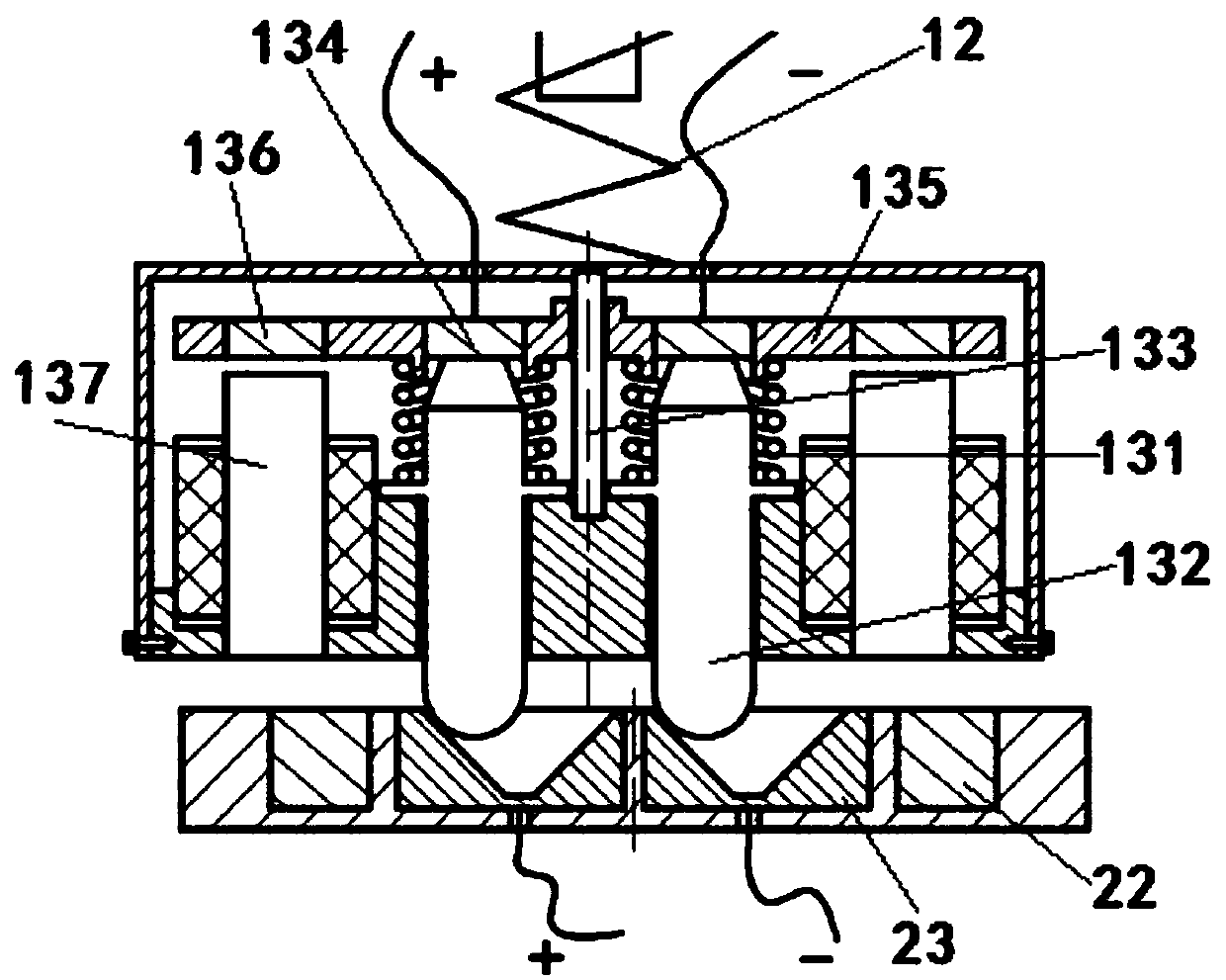 Self-adaption charging device and AGV navigation vehicle