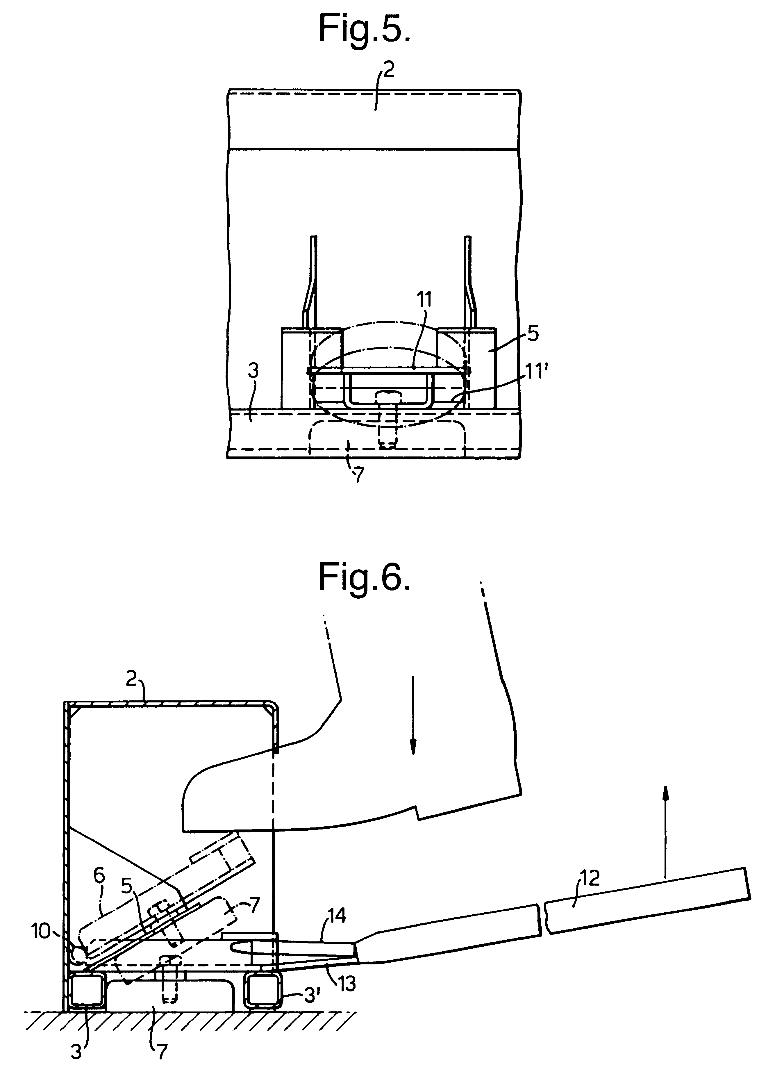 Removable side wall system for a casting mould