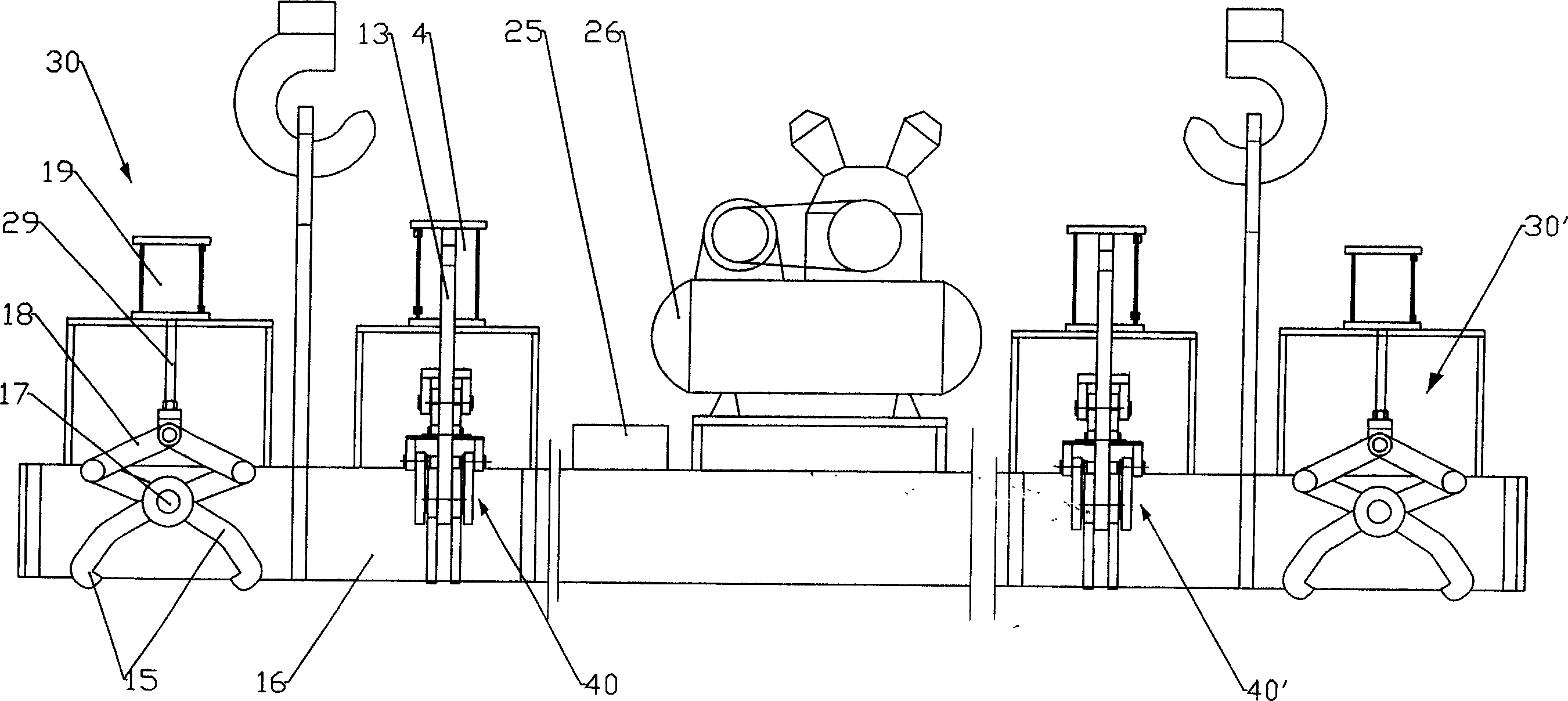 Automatic hooking device for hoisting concrete pipe pile mould