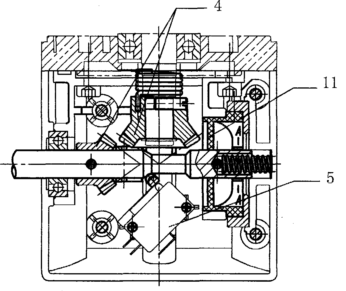 Transmission device of industrial door opener capable of automatic switching