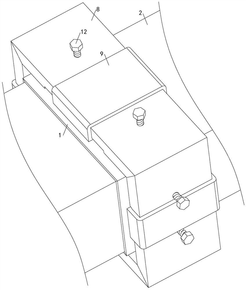 Splicing sealing structure of ventilating duct