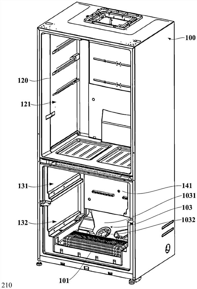 Refrigerator with fan located in middle of evaporator