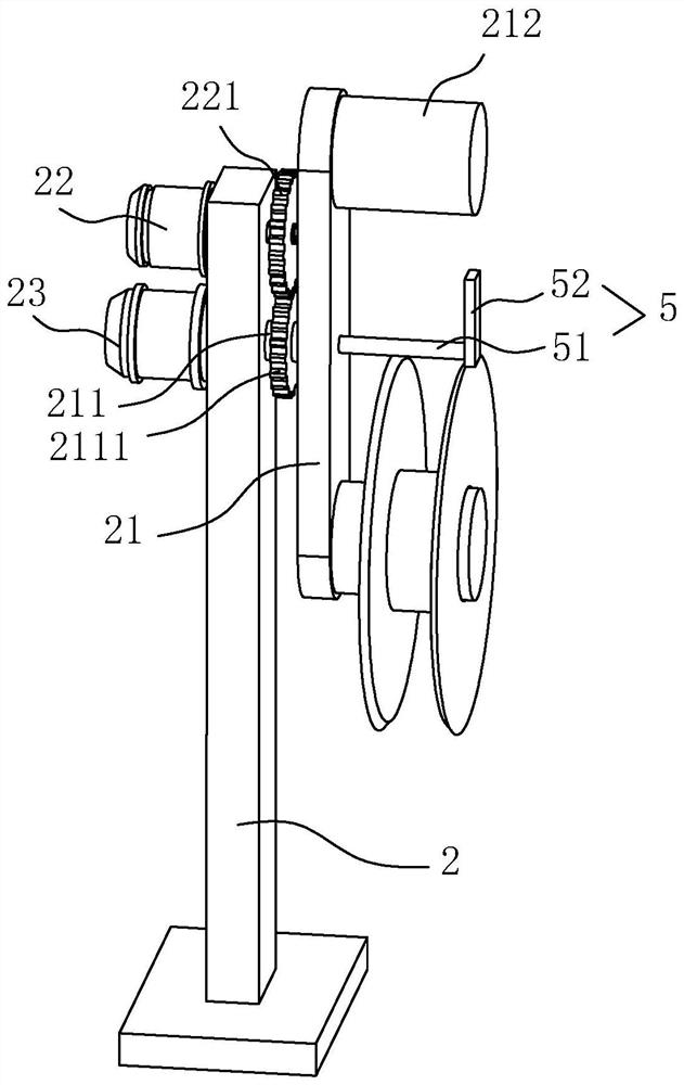 Automatic tray discharging mechanism for carrier tape production