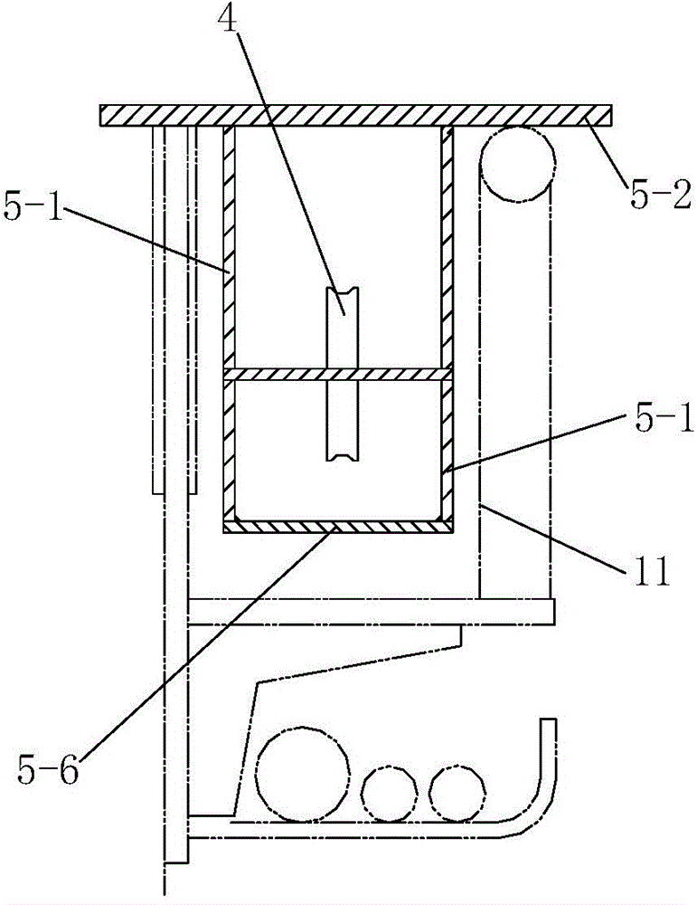 Automatic towing device and method for coal mining machine