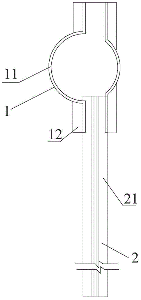 Protecting device for alive circuit and insulating protection method