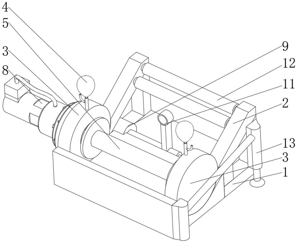 Hydraulic winch for hoisting building materials and using method thereof