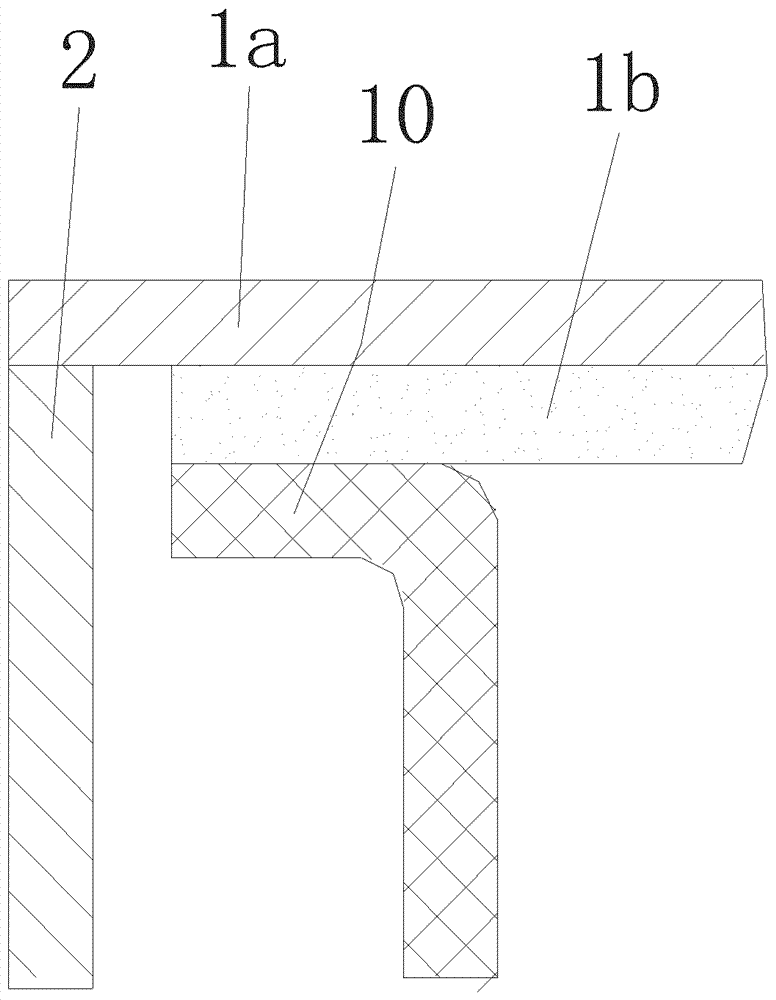 Battery capable of reducing or eliminating case voltage and method of making same